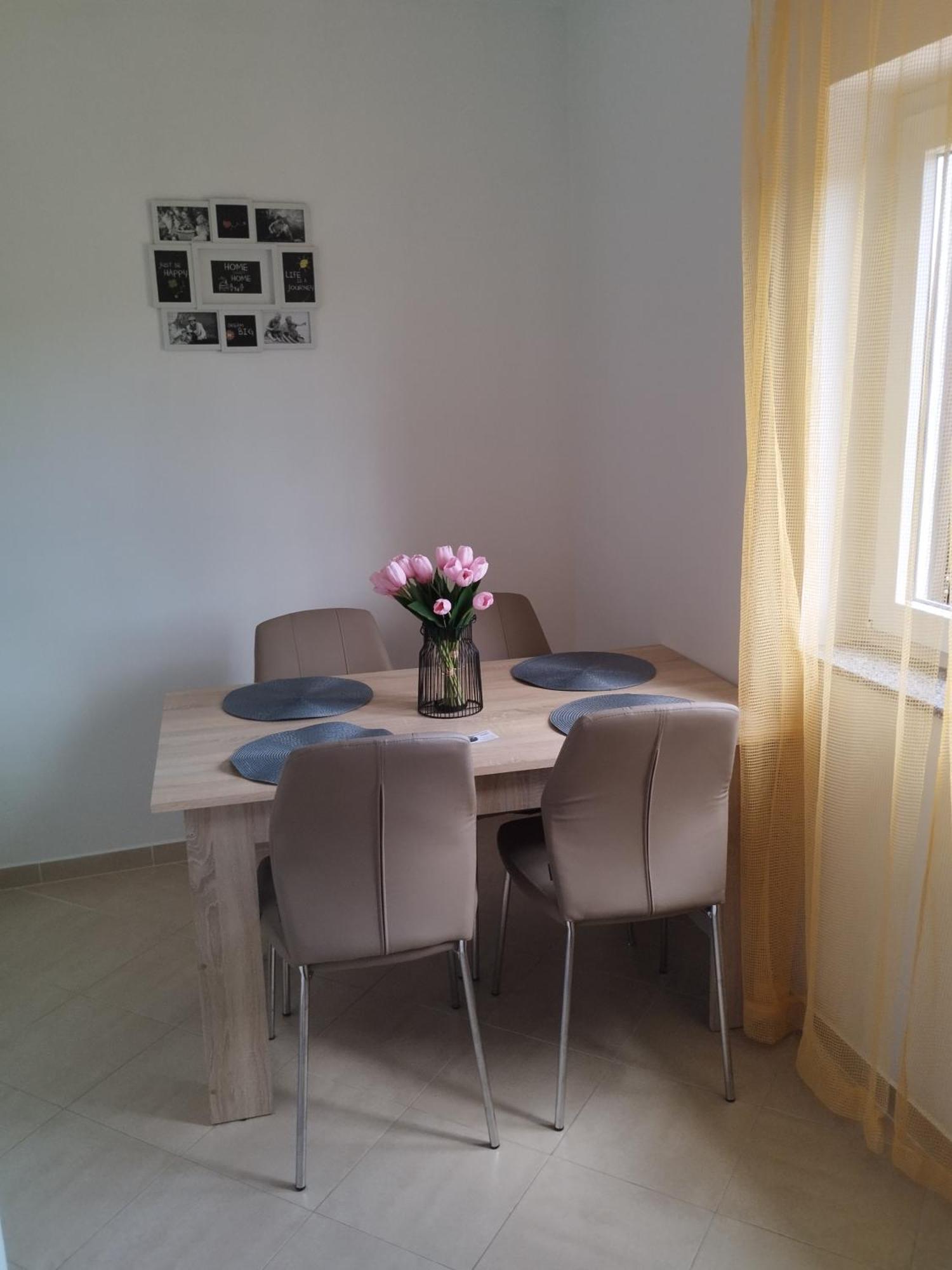 Family Apartments Tomy 푸나트 외부 사진